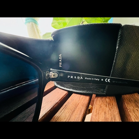 Very good condition. Rarely used sunglasses. - Picture 2 of 9